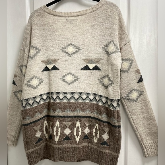 AE | Sweater - Geometric detail - Picture 2 of 5